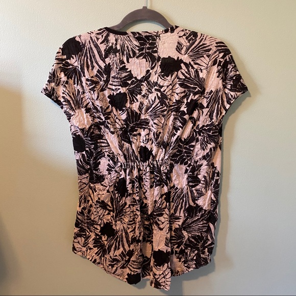 Cinched V-Neck Crinkled Top - Picture 4 of 5